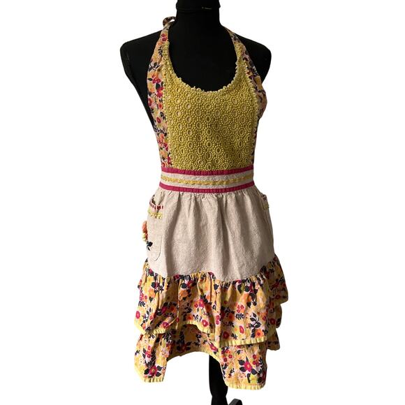 Sur La Table Other - Sur La Table Ruffled OSFM Beautiful Apron